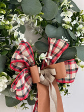 Load image into Gallery viewer, Wreath with handmade bow
