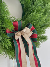 Load image into Gallery viewer, Wreath with bow
