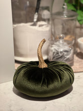 Load image into Gallery viewer, Pumpkin Dark Green
