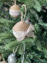 Load image into Gallery viewer, Ruffle Jute baubles
