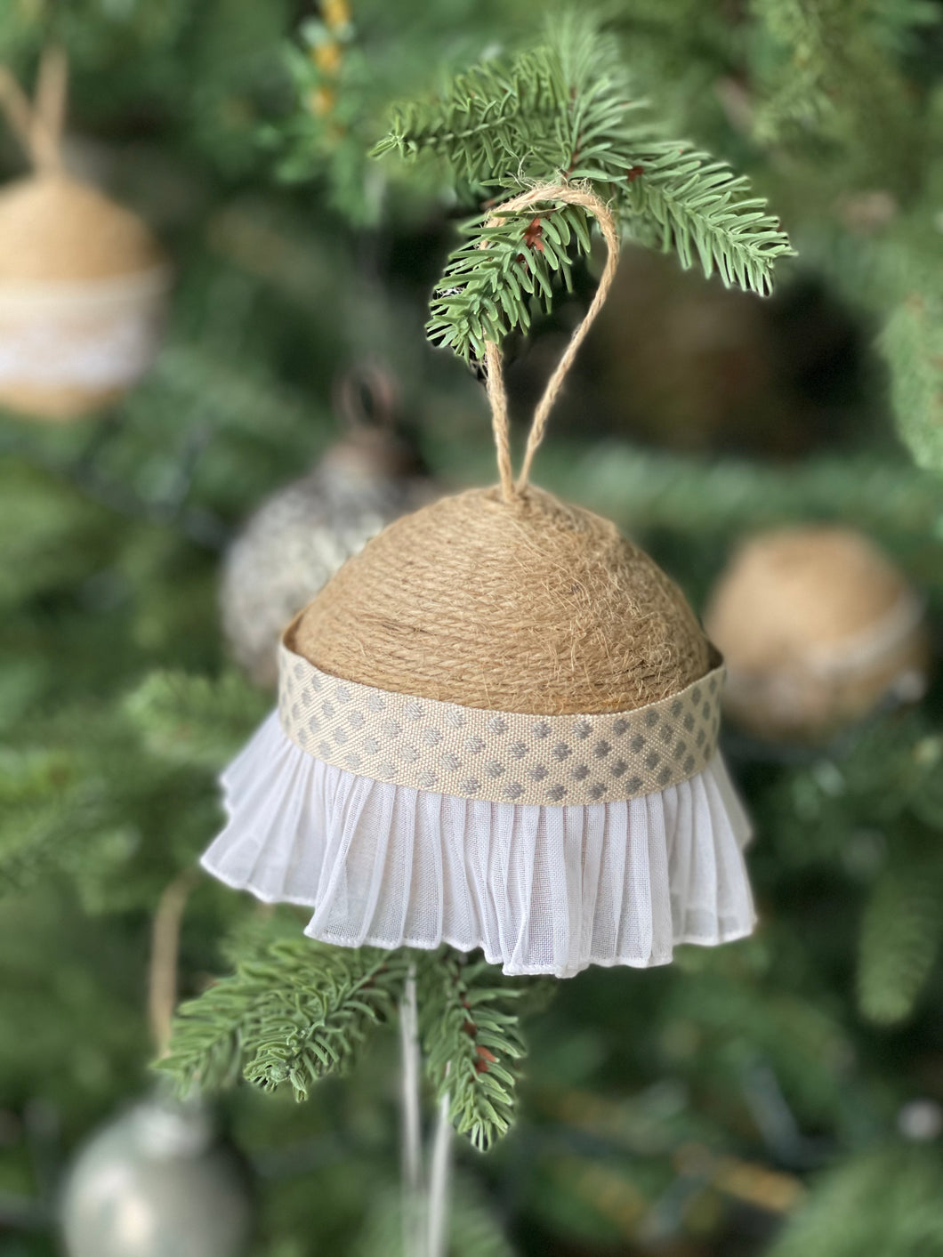 Ruffle Jute baubles