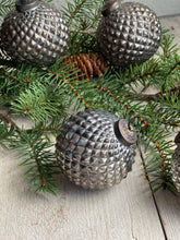 Load image into Gallery viewer, Textures Glass baubles
