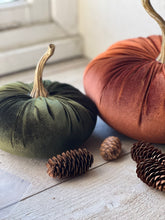 Load image into Gallery viewer, Pumpkin Dark Green
